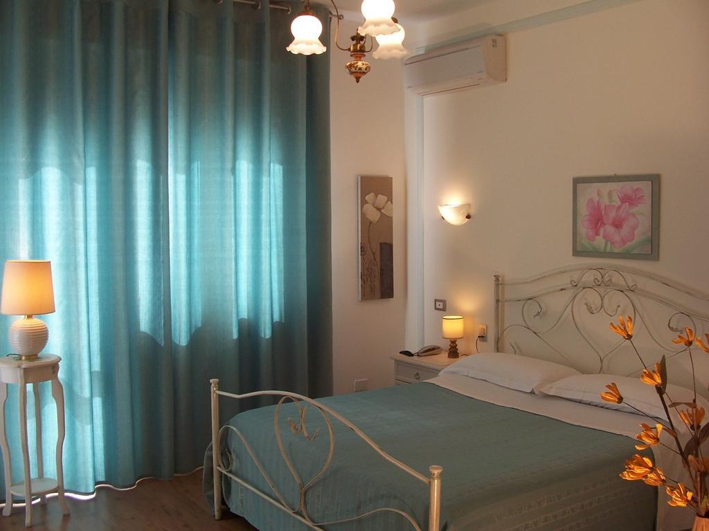 فالكونارا ماريتيما Bed And Breakfast " Il Tesoro Di Mario " الغرفة الصورة
